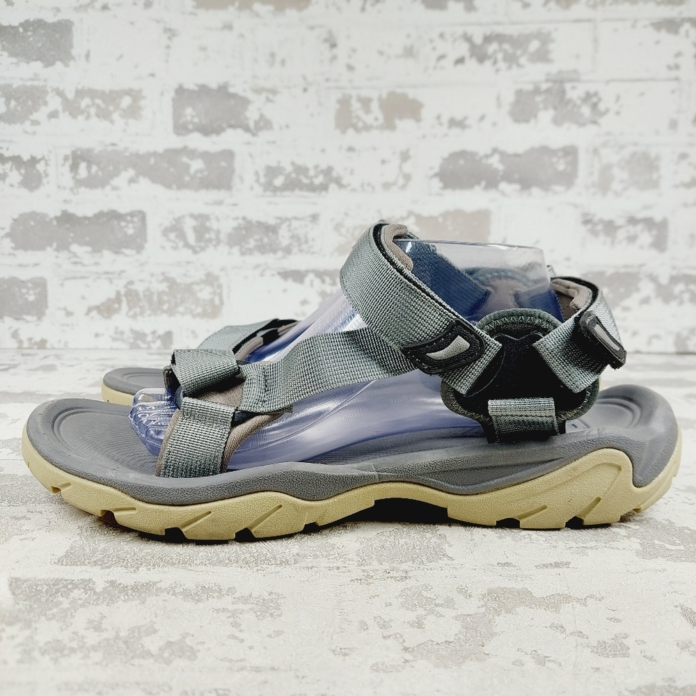 New Steve Madden Gray Hiking Outdoors Sandals W1141